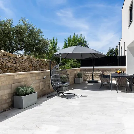 Olive Tree Luxury Ποντστράνα