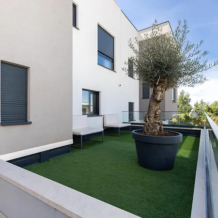 Olive Tree Luxury * Ποντστράνα